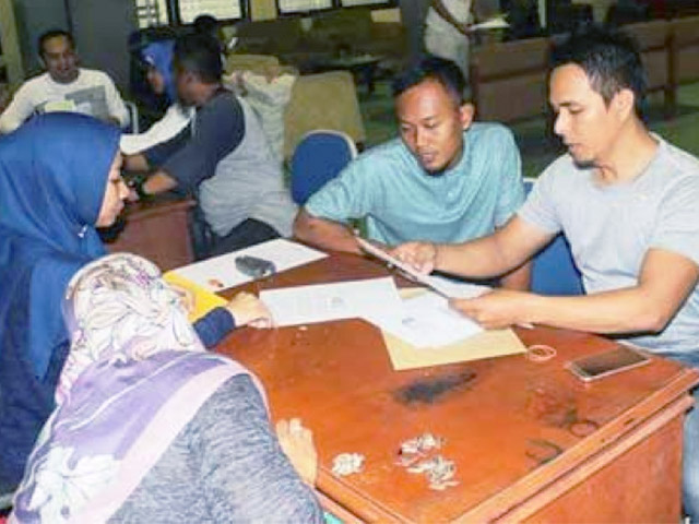 CABOR : Melakukan penandatanganan administrasi untuk menerima uang TC para atlet pada Jumat (26/10. ( ist )