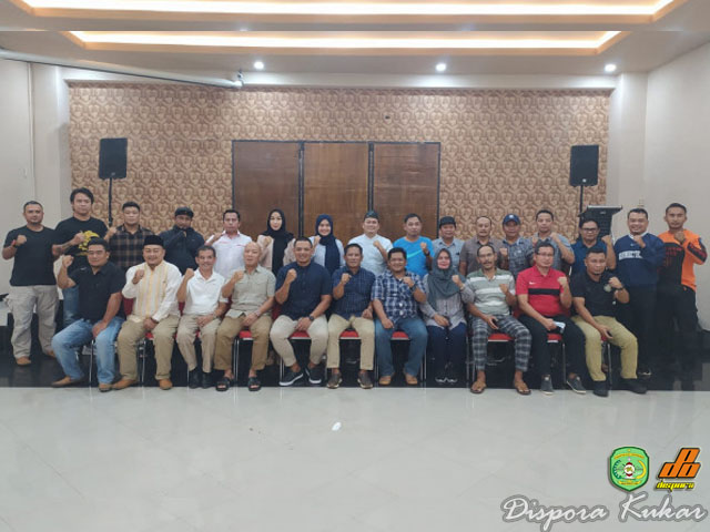 Seluruh Ketua Cabor dan Kepala Dispora Kukar saat kegiatan halal bihalal.(heri/korankaltim.com).