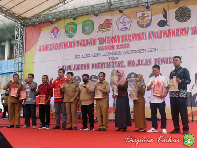 Sultan Kutai Kartanegara Ing Martadipura Aji Muhammad Arifin, M.Si, Kepala Dispora Provinsi, Asisten III Setkab Kukar Heru Totok Subroto, perwakilan dari Polda Kaltim, Polres Kukar, Dandim 0906 Tenggarong, para Forkopimda Provinsi Kaltim..