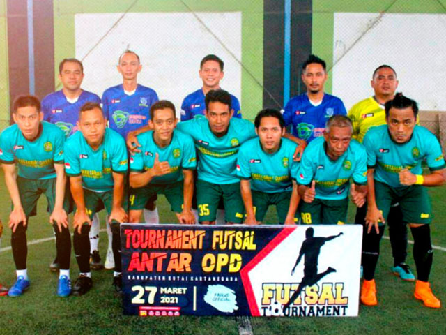 Sekretariat Daerah Kabupaten Kutai Kartanegara (Kukar) juara 1 Tournamen Futsal Umur 35 + Antar OPD