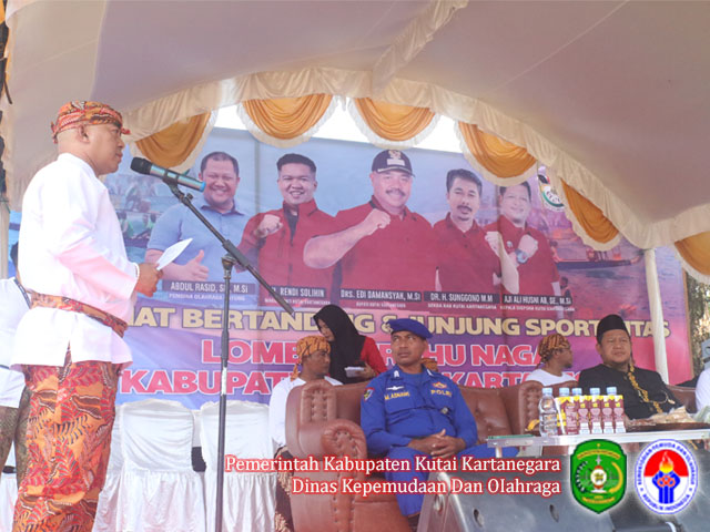 Peserta Yang Bertanding Dalam Lomba Perahu Naga 2023