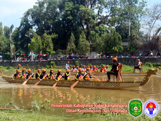 Peserta Yang Bertanding Dalam Lomba Perahu Naga 2023
