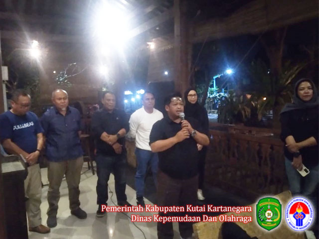 Kadispora Kukar didampingi oleh Sekretarsi Dispora dan Ketua Taekwondo Kukar melepas secara resmi Kontingen Taekwondo Kukar yang akan mengikuti Kejuaraan Bali Internasional Taekwondo Championship
