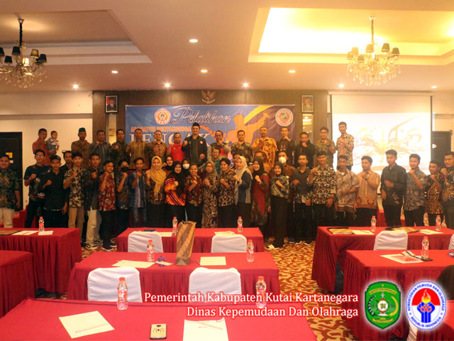 Foto bersama seluruh peserta usai acara pelatihan
