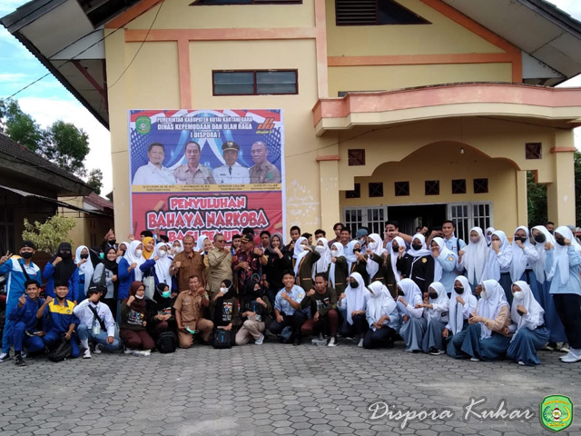 Seluruh Peserta Di Muara Jawa Yang Hadir Dalam Acara Penyuluhan Bahaya Narkoba Bagi Pemuda.