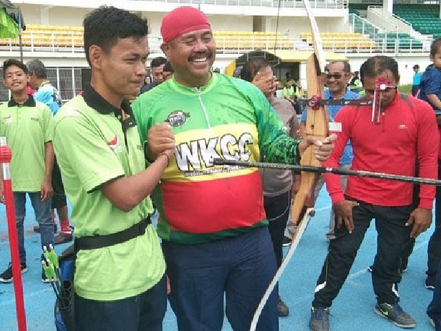 Sekretaris Dispora Hero Suprayetno, Menutup resmi Turnamen Sepak bolak KNPI Cup 2019.