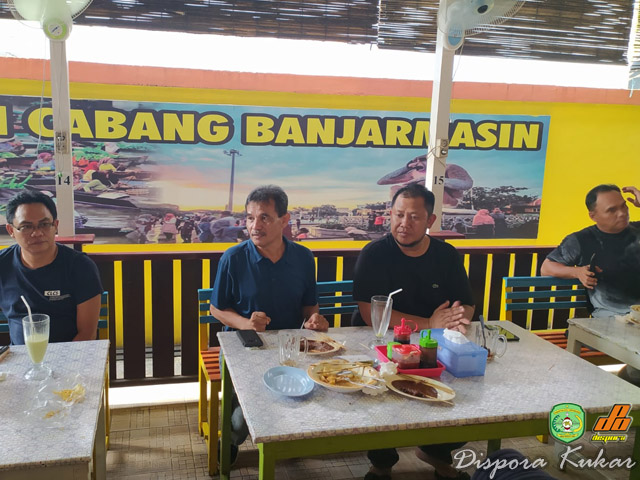 Ketua PODSI Kaltim dan jajaran bersama kontingen PON