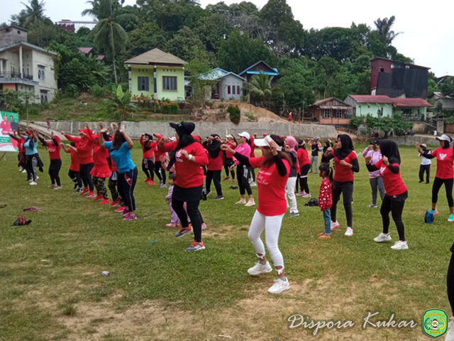 Antusias Peserta Mengikuti Senam Masal Loa Duri.